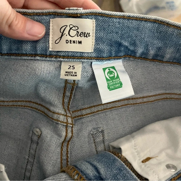 J. Crew Jeans Women's 25 Ripped Slim Boyfriend Light Wash Raw Hem AN075 - Picture 7 of 10
